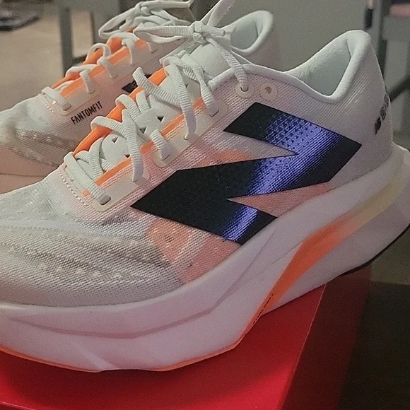 NIB New Balance Fuelcell Supercomp Elite V4 Sneakers Womens 7.5 - Picture 5 of 5